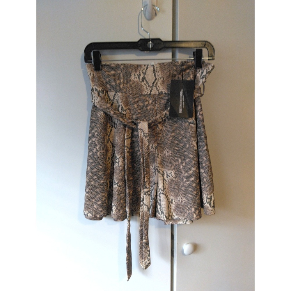 Womens High Rise Snake Skin Print Shorts Size 8 Edgy Going Out Indie Sleaze